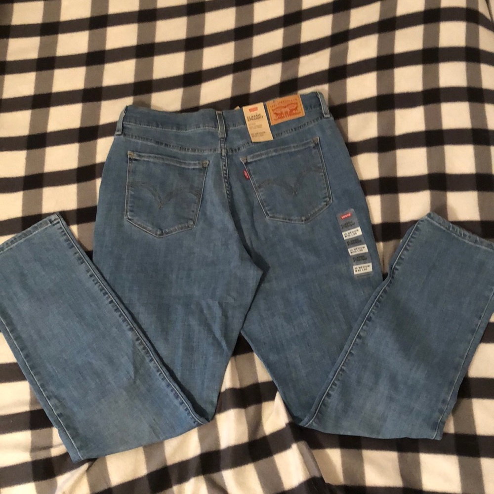 NWT Levi’s Classic Straight, mid-rise (stretchy)
